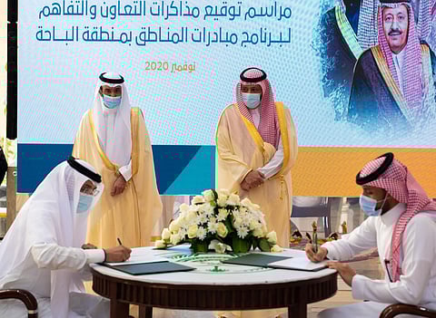 برعاية "أمير" وحضور "وزير".. توقيع 12 اتفاقية تعاون بإمارة الباحة