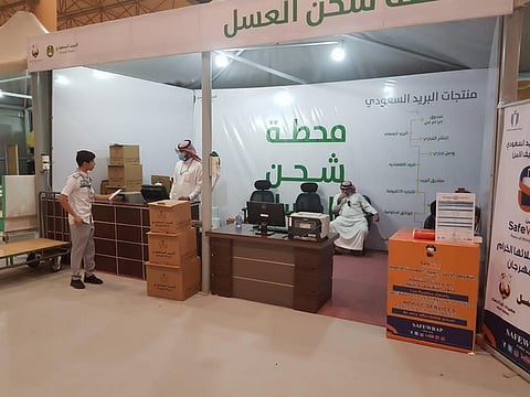 البريد السعودي يشارك في مهرجان أيام العسل بالجوف