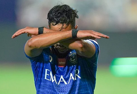"الهلال" يحافظ على القمة بهدفين في مرمى "الاتفاق"