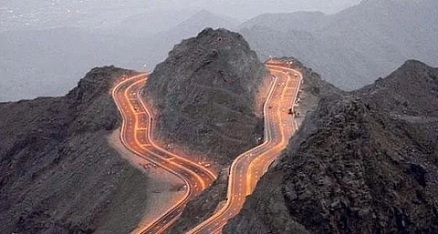 بسبب هطول الأمطار.. إغلاق طريق الهدا بالطائف في كلا الاتجاهين