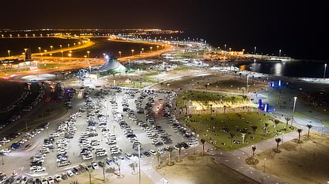 "واجهة عسير البحرية" تجذب أعدادًا كبيرة من المتنزهين خلال العطلة الأسبوعية