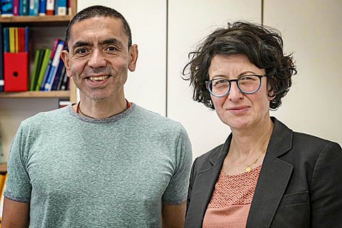 تعرّف على الطبيبين الزوجين مكتشفيْ ابتكار اللقاح المضاد لفيروس كورونا