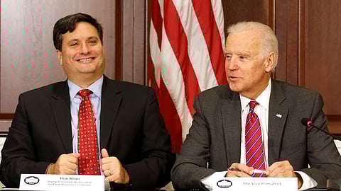 "كلاين": يجب على الحكومة الموافقة على فريق "بايدن" الانتقالي هذا الأسبوع