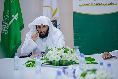 كف يد قاضيَيْن بعد قضيتَيْ "تحريم المعسل والحلاقة"