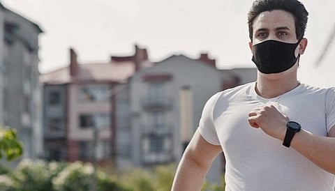الكمامة أثناء الرياضة.. دراسة تحسم "جدل الضرر"