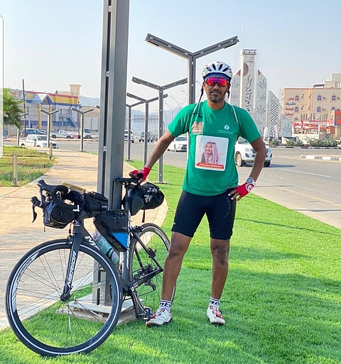 "لفة تهامة".. الدراج "أحمداني" يقطع 350 كلم بمناسبة الذكرى السادسة للبيعة