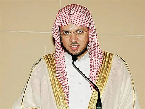 إمام المسجد النبوي: الله تفضّل على الأمة بحفظ الإسلام قرونًا متطاولة
