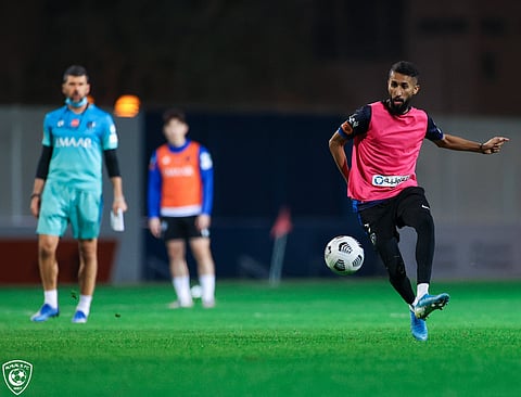 تكتيك وجمل فنية تجهز الهلال لمواجهة النصر .. والشهراني يشارك في التدريبات