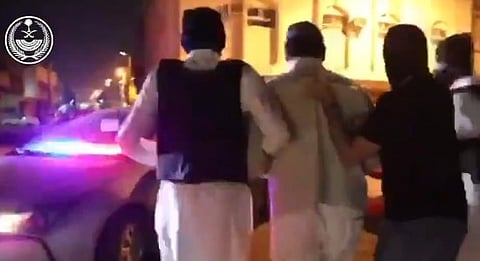 بالفيديو.. هذا ما حدث بالرياض في الـ6 صباحاً اقتحام وسرقة ثم تطويق أمني و"انتهت المهمة"