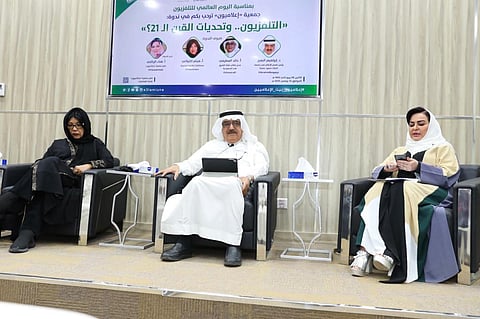 المشاركون في ندوة "التلفزيون وتحديات القرن الـ21" يطالبون بتمكين الشباب