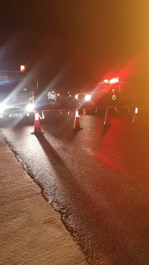 "مرور الباحة" يفتح عقبة الأبناء.. والسيل يعبر وادي كرش