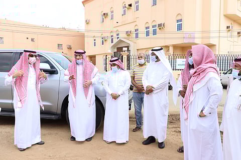 بعد مقاطع متداولة.. محافظ أبو عريش يقف على مبنى "الخيرية" وتوجيه بإكمال العمل