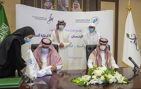 هيئة حقوق الإنسان تطلق مشروعاً لتعزيز حقوق السجناء والمفرج عنهم