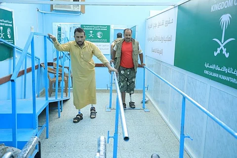 بدعم إغاثي الملك سلمان.. مركز الأطراف الصناعية بمأرب يواصل تقديم خدماته