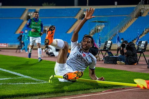 "البليهي" ينقذ هجوم الهلال .. ويحكم القبضة على الصدارة