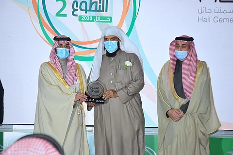 فيصل بن فهد يسلِّم تكريم "الموارد البشرية" لـ"جود حائل"