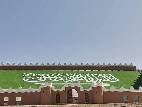 "بلدية القليبة" تنفِّذ أكبر مجسَّم عَلَم للسعودية بمنطقة تبوك