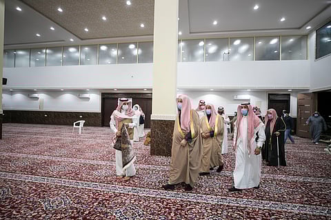 شاهد.. "السند" يفتتح جامع "القحطاني" بـ"عوالي الرياض"