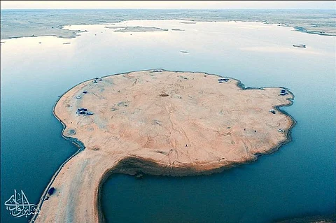 صور بانورامية.. "فيضة القلت" ومشاهد رائعة تأسر السكان والمسافرين بحفر الباطن