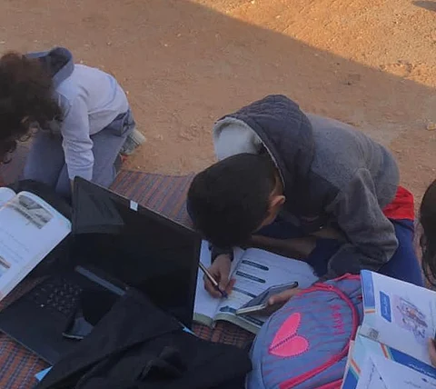 مواطن بالرياض: "أكشت" يوميًا مع أبنائي.. ليس للنزهة.. بل بحثًا عن شبكة إنترنت