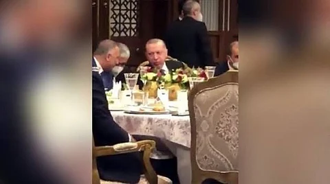 بالفيديو: خمور على مائدة "أردوغان".. غضب واسع ووسم يتصدر "الترند"