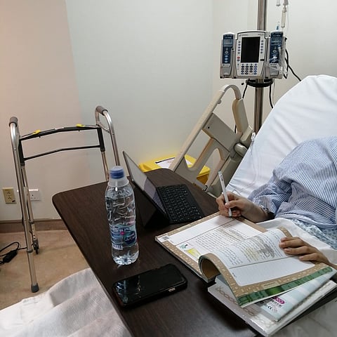 بعد أيام من عملية "زراعة قلب".. "جوري" تؤدي اختباراتها على السرير الأبيض