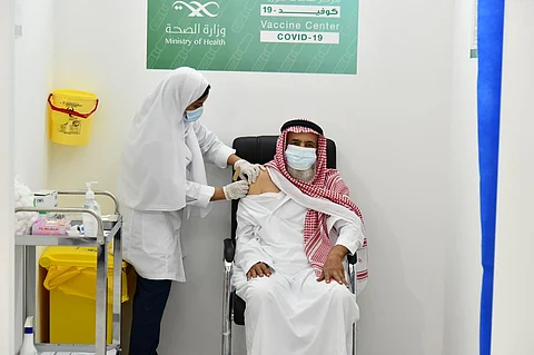 تدشين مركز لقاحات كورونا في جدة.. و"الصحة": اللقاح يُحدث استجابة مناعية قوية
