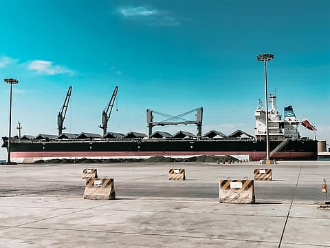 "ميناء ينبع التجاري" يحقق رقماً قياسياً في مناولة البضائع خلال 24 ساعة