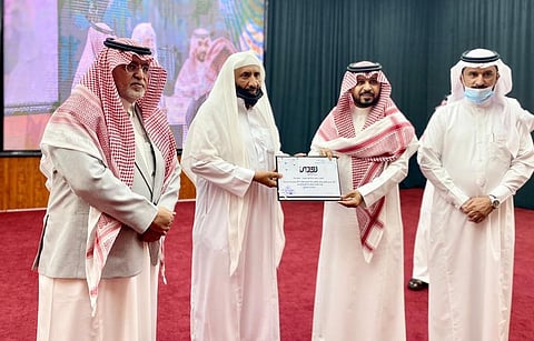 تعليم "رجال ألمع" يطلق مبادرة "لمسة تقدير" للمستخدمين من الحرّاس والمراسلين