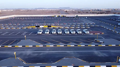 مدرسة تعليم قيادة المركبات بعفيف تبدأ مرحلة تسليم رخص السياقة للمتدربات