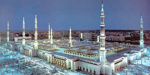 المنبر النبوي تُرعة من تُرع الجنة وحدٌّ ومعلمٌ للروضة الشريفة