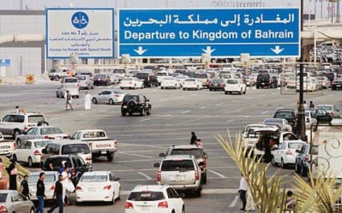 "البحرين" تلغي قرار "فحص كورونا" للقادمين عبر جسر الملك فهد