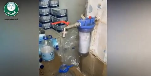 شاهد.. مياه مغشوشة والاسم "زمزم".. ضبط الكميات قبل تداولها بالسوق