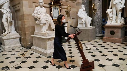 عقب التصويت بعزل ترامب.. "بيلوسي" تُلقي كلمة على منبر سُـرق باقتحام الكونغرس