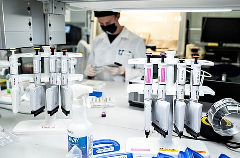 الدنمارك تسجِّل أول إصابة بسلالة "كورونا المتحور"