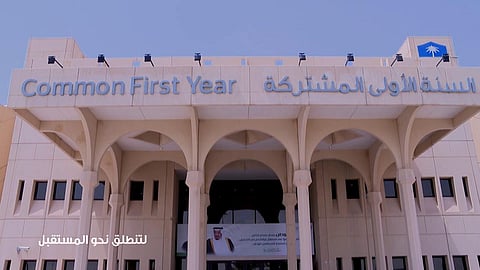 السنة الأولى بجامعة الملك سعود تعفي 651 طالبًا من مقررات اللغة الإنجليزية