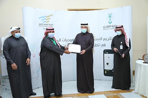 وزير النقل يكرم السعوديين والسعوديات المتميزين في تطبيقات توجيه مركبات الأجرة