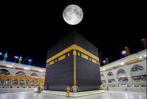 فلكية جدة: التعامد الأول للقمر على الكعبة المشرفة.. الخميس المقبل
