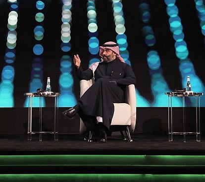 "السواحة" يبحث مع وزير الاستثمار البريطاني سبل تطوير التجارة بين البلدين