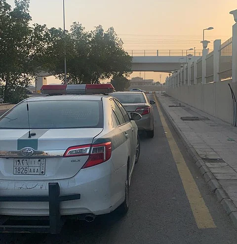وثقت بفيديو واشتكت.. "المرور" يطيح بقائد مركبة حاول إيقاف سيارة سيدة بجدة