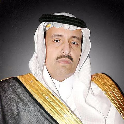 أمير الباحة يوجّه بمراقبة منافذ بيع الأجهزة الإلكترونية للطلاب وتفتيشها