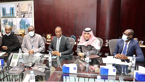 وزير الاقتصاد والتخطيط السنغالي يزور مجموعة د.سليمان الحبيب الطبية