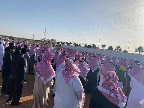 "سيرة المؤسس" آخر ما أعدّ.. شقراء تُفْجَع في وفاة مُعَلّم والجموع تودّعه