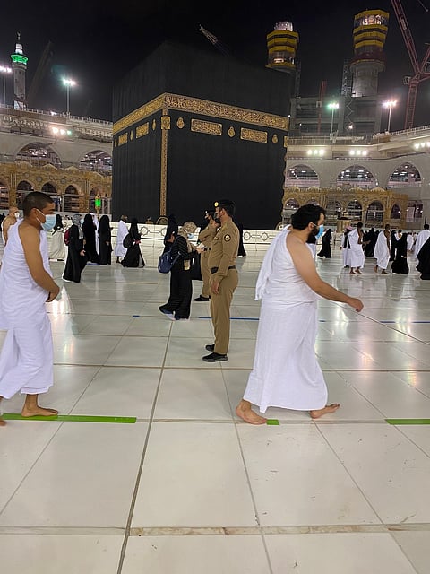 شاهد .. رئاسة الحرمين والجهات الأمنية تنظيم وتنسيق لراحة زوار بيت الله