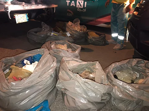 شاهد.. ضبط ٩٠٠ كيلو تمباك وخلطات مجهولة بأماكن سرية بالرياض