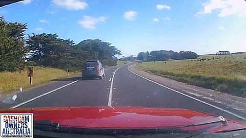 "سكتة دماغية أصابت السائق".. شاهد لحظات القيادة المرعبة للسيارة