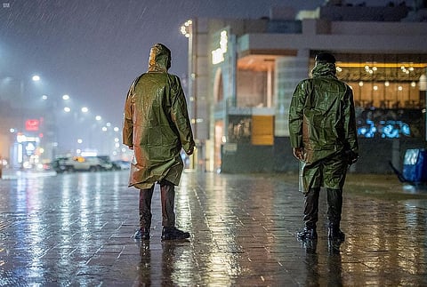 بالصور.. القطاعات الأمنية بالقصيم تكثف جهودها في متابعة تطبيق الإجراءات الاحترازية