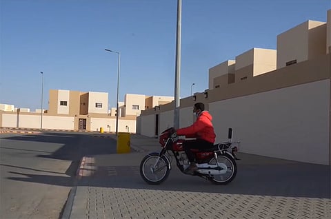 المركبة "دراجة" والطموح "عنان السماء".. قصة 13 عامًا من الكفاح يرويها "الدوسري"