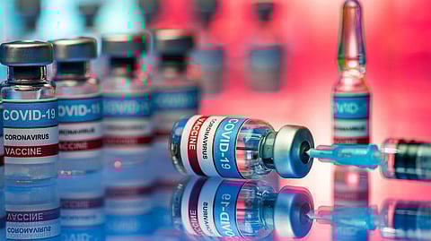 بعد أن كان جرعتين .. وزير بريطاني : لقاح كورونا قد يكون سنويًا