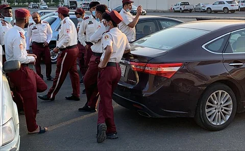 حراس وحارسات أمن مستشفيَيْن بمكة بلا رواتب منذ 3 شهور.. و"الصحة" تُعقّب